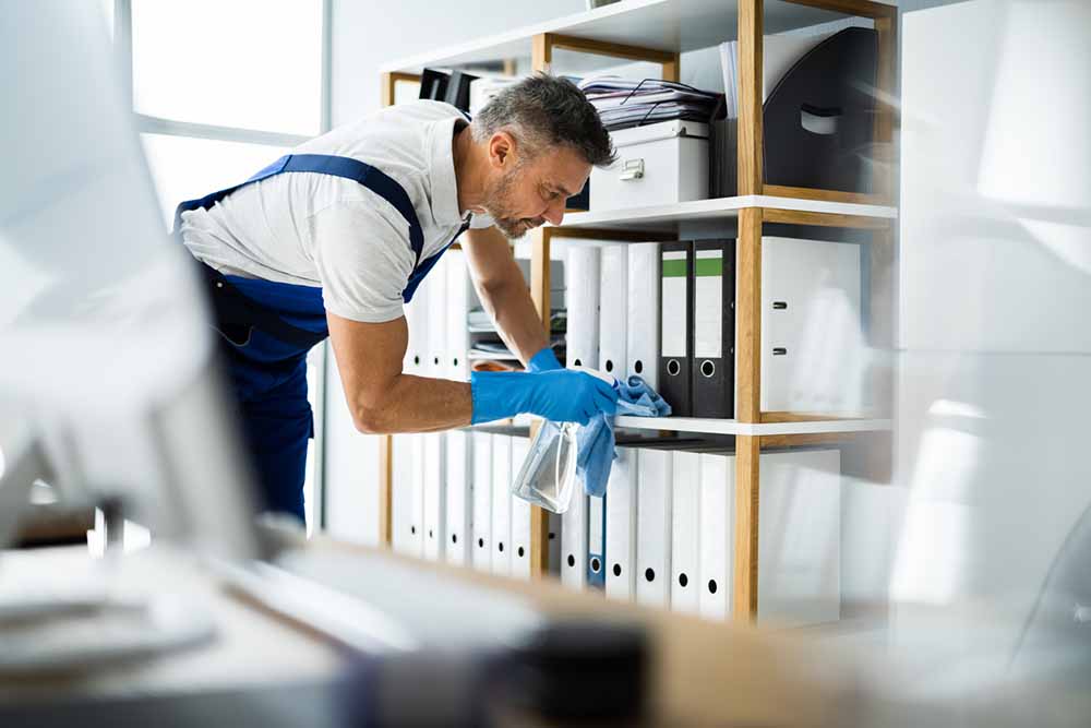Elégedett munkatársak, kevesebb fennakadás: Így növeli a hatékonyságot a szakszerű irodatakarítás