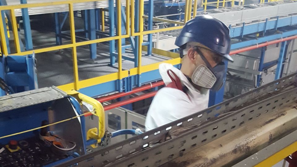 Miért a szárazjeges takarítás az ipari létesítmények legjobb barátja?