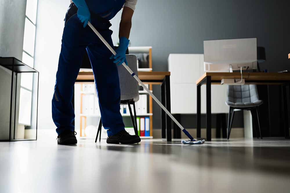 Tiszta iroda, hatékony csapat – Miért éri meg profi takarítószolgálatot bevonni a céges takarításba?